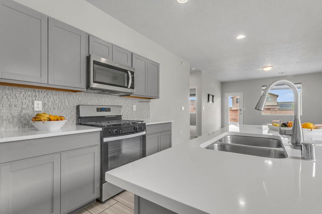 4850 Grizzly Peak Road NE, Rio Rancho, NM 87144