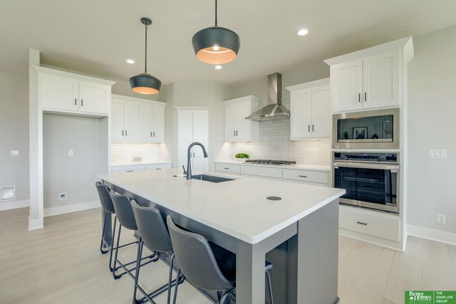 10110 Laramie Street, Papillion, NE 68046