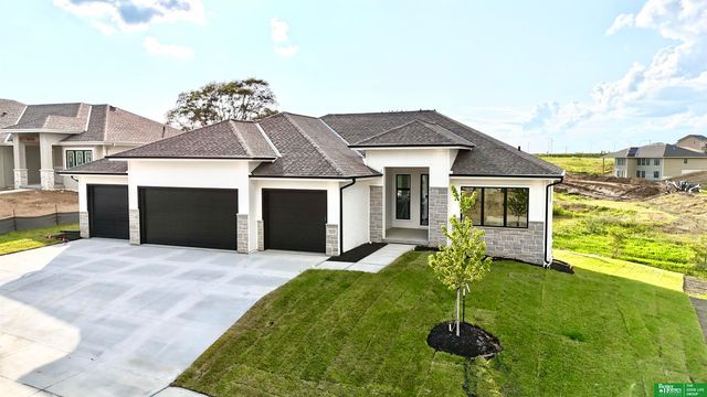 10110 Laramie Street, Papillion, NE 68046