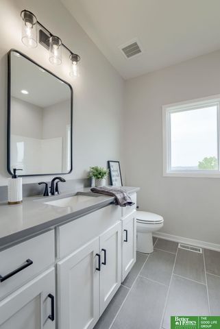 10110 Laramie Street, Papillion, NE 68046