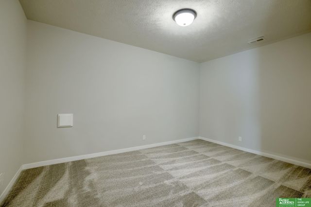 10110 Laramie Street, Papillion, NE 68046