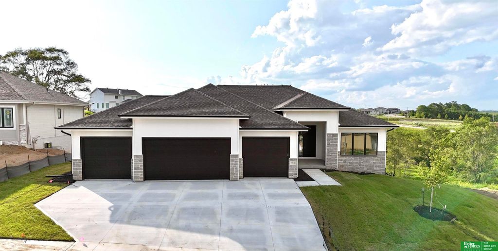 10110 Laramie Street, Papillion, NE 68046