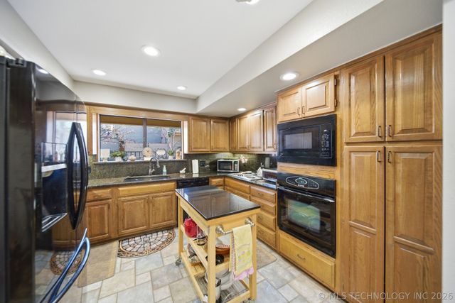 2840 E 84th Street 20, Tulsa, OK 74137