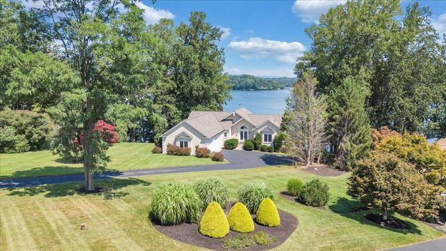 451 Sourwood DR, Hardy, VA 24101