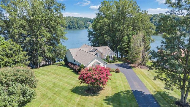 451 Sourwood DR, Hardy, VA 24101