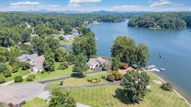 451 Sourwood DR, Hardy, VA 24101