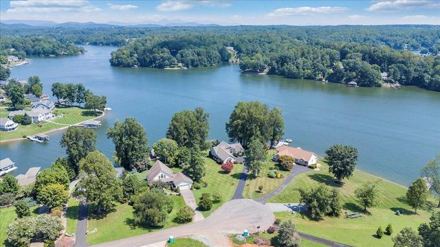 451 Sourwood DR, Hardy, VA 24101