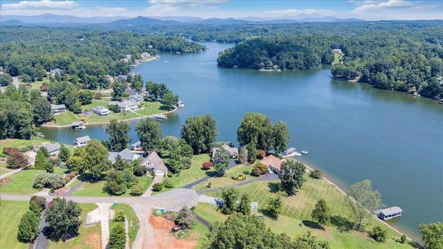 451 Sourwood DR, Hardy, VA 24101