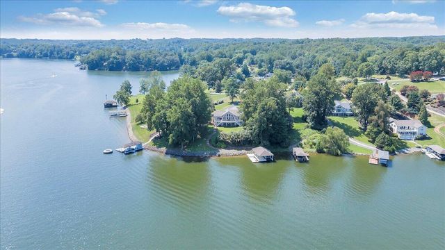 451 Sourwood DR, Hardy, VA 24101