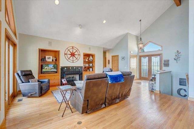 451 Sourwood DR, Hardy, VA 24101