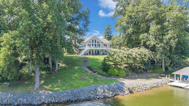 451 Sourwood DR, Hardy, VA 24101