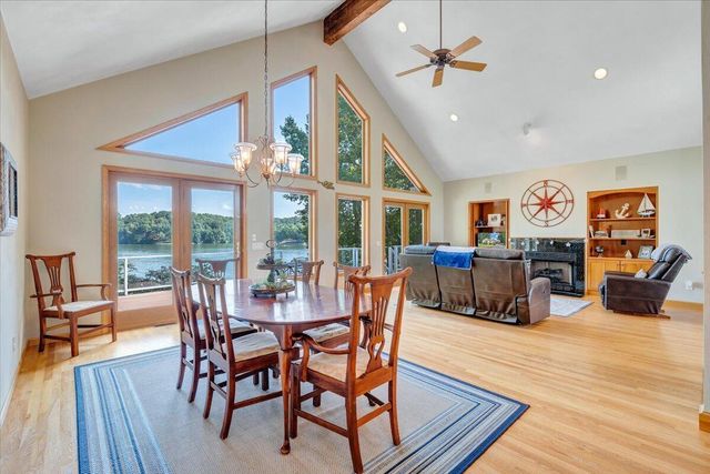 451 Sourwood DR, Hardy, VA 24101