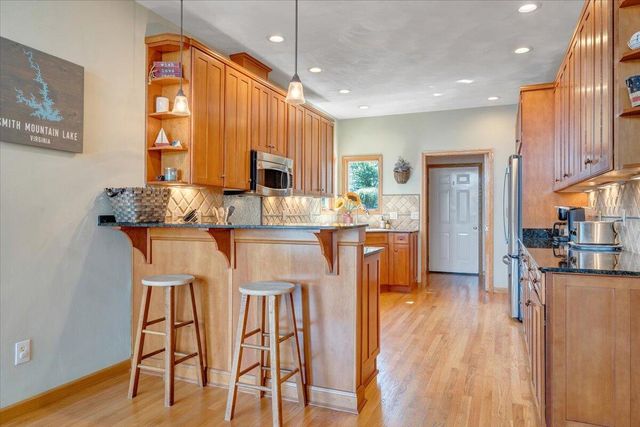 451 Sourwood DR, Hardy, VA 24101