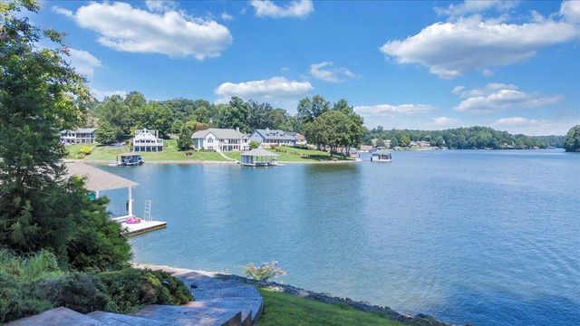 451 Sourwood DR, Hardy, VA 24101