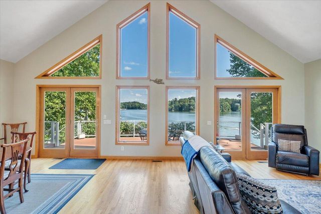 451 Sourwood DR, Hardy, VA 24101