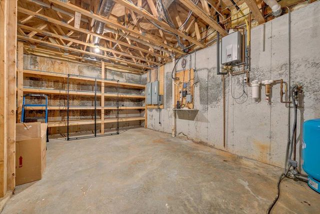 451 Sourwood DR, Hardy, VA 24101