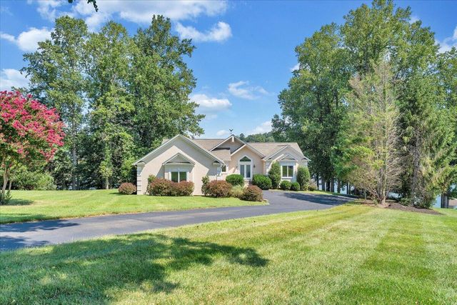 451 Sourwood DR, Hardy, VA 24101