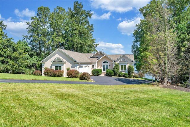451 Sourwood DR, Hardy, VA 24101