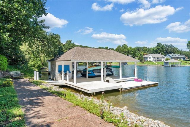 451 Sourwood DR, Hardy, VA 24101