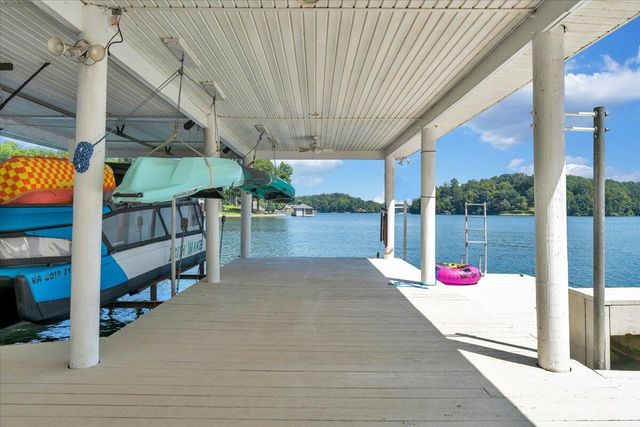 451 Sourwood DR, Hardy, VA 24101