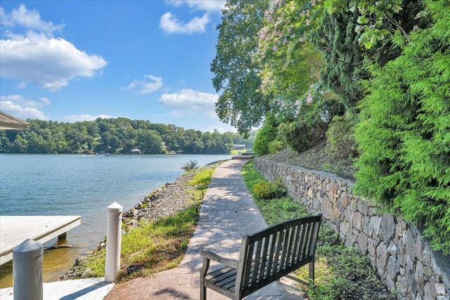 451 Sourwood DR, Hardy, VA 24101