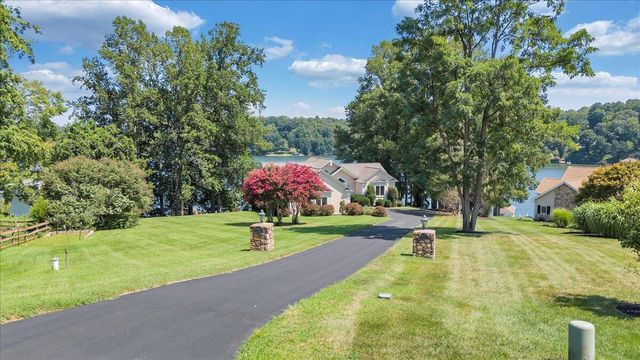 451 Sourwood DR, Hardy, VA 24101