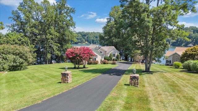 451 Sourwood DR, Hardy, VA 24101