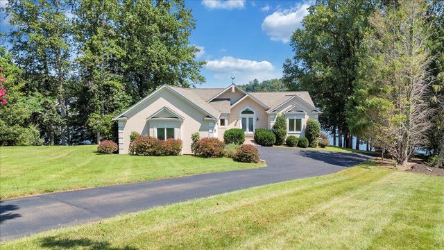 451 Sourwood DR, Hardy, VA 24101