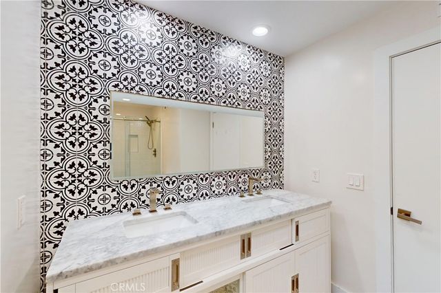 860 Mandalay Beach Road, Oxnard, CA 93035