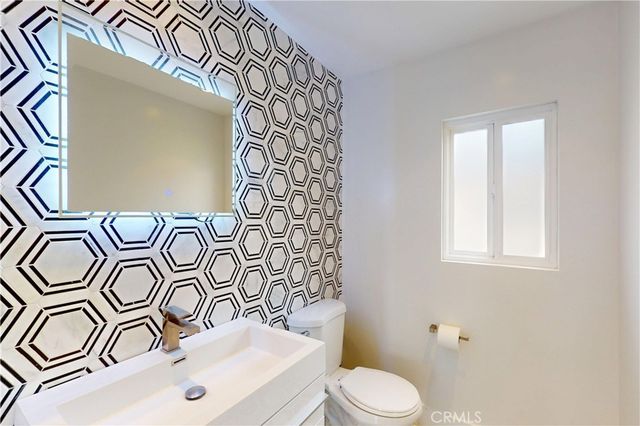 860 Mandalay Beach Road, Oxnard, CA 93035