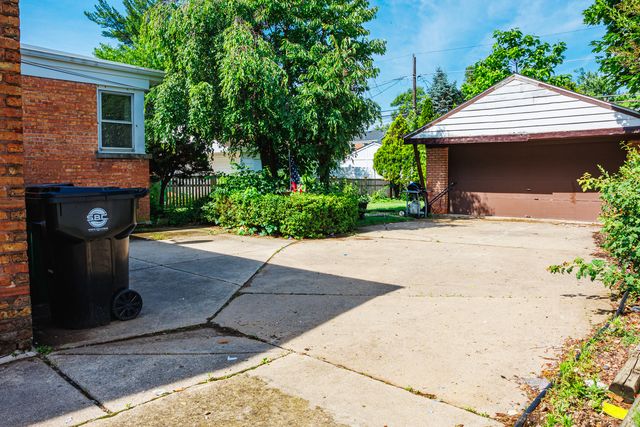 1542 Gardner Road, Westchester, IL 60154