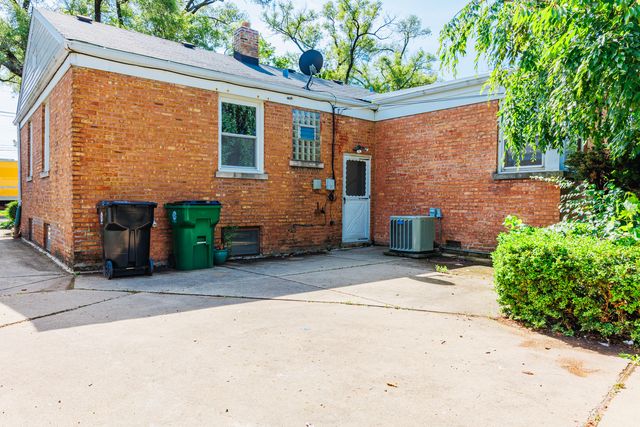 1542 Gardner Road, Westchester, IL 60154