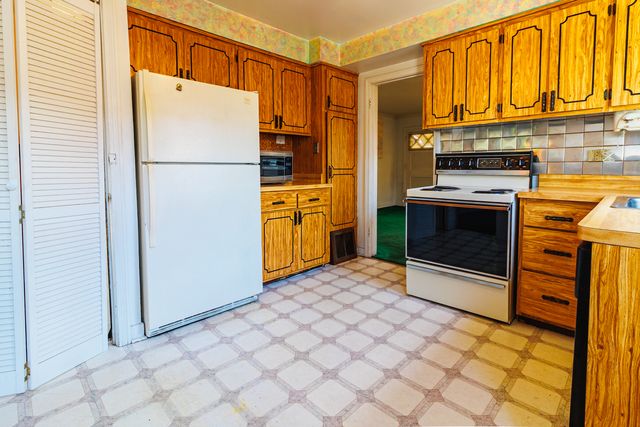 1542 Gardner Road, Westchester, IL 60154