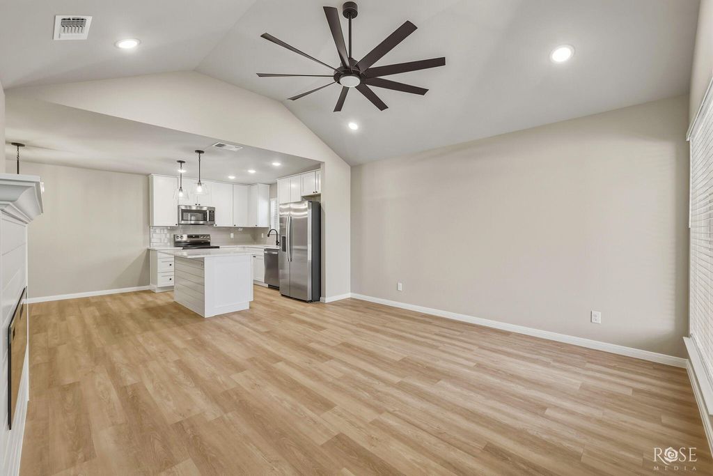 Image 4 of property listing at 3021 Walnut Hill Drive, San Angelo, TX 76904