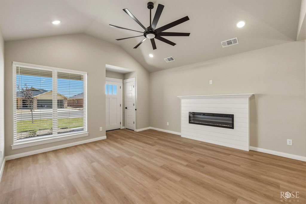Image 6 of property listing at 3021 Walnut Hill Drive, San Angelo, TX 76904