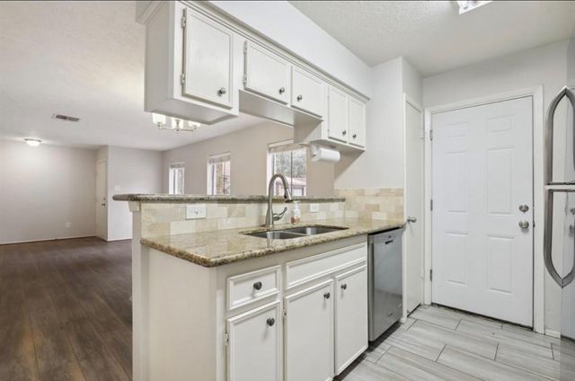 24 E Bigelow Oak Court, The Woodlands, TX 77381