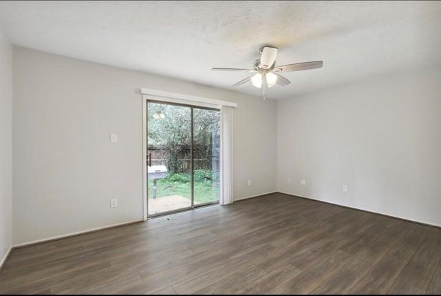24 E Bigelow Oak Court, The Woodlands, TX 77381