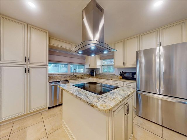 303 HERMITS TRAIL, Altamonte Springs, FL 32701