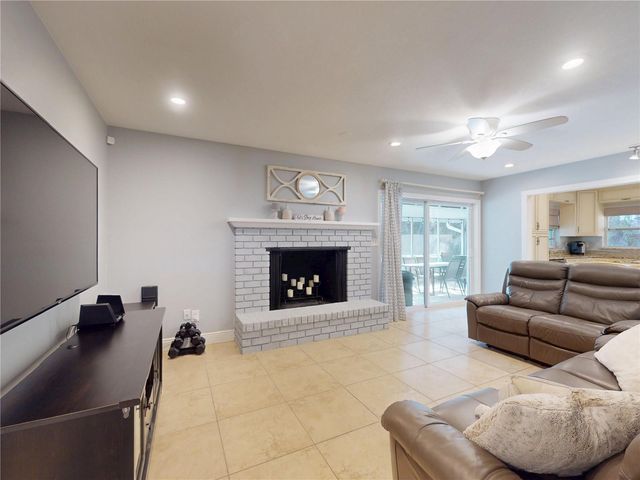 303 HERMITS TRAIL, Altamonte Springs, FL 32701