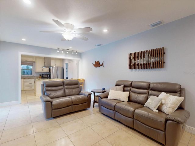 303 HERMITS TRAIL, Altamonte Springs, FL 32701