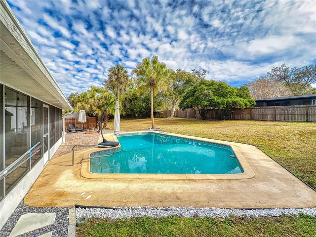 303 HERMITS TRAIL, Altamonte Springs, FL 32701