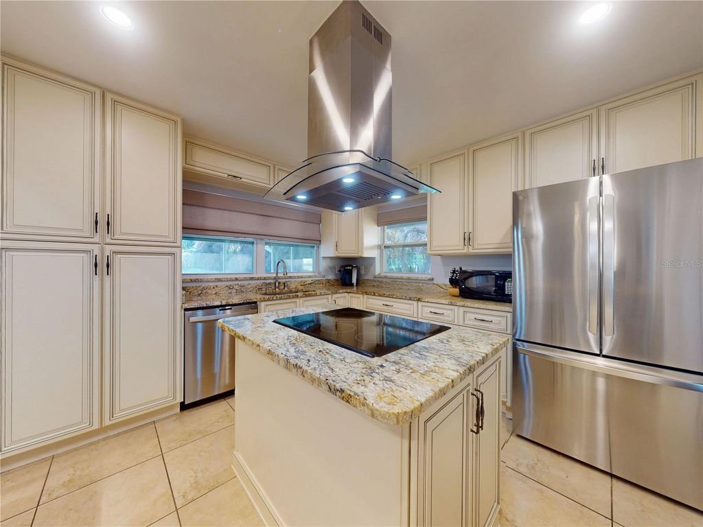 Image 2 of property listing at 303 HERMITS TRAIL, Altamonte Springs, FL 32701