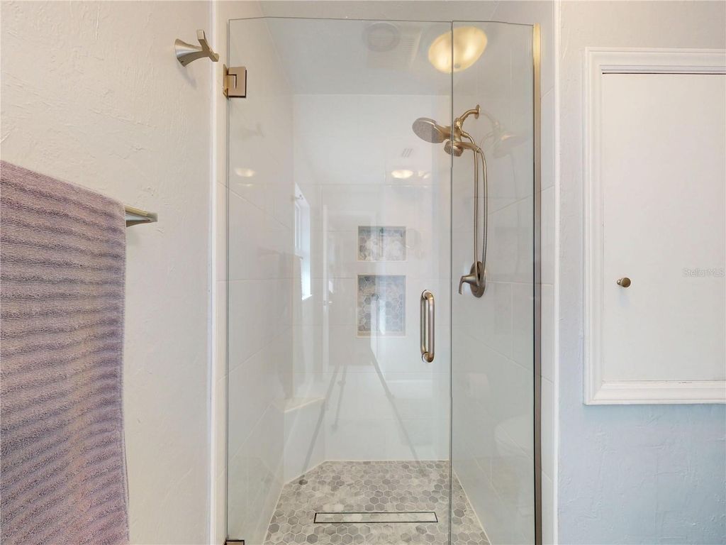 Image 13 of property listing at 303 HERMITS TRAIL, Altamonte Springs, FL 32701