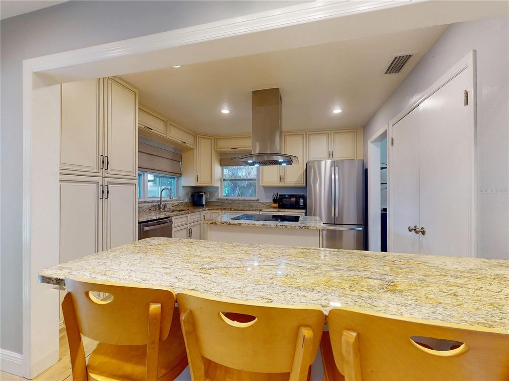 Image 23 of property listing at 303 HERMITS TRAIL, Altamonte Springs, FL 32701