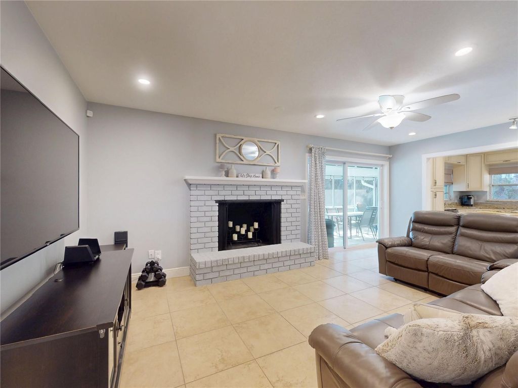 Image 25 of property listing at 303 HERMITS TRAIL, Altamonte Springs, FL 32701