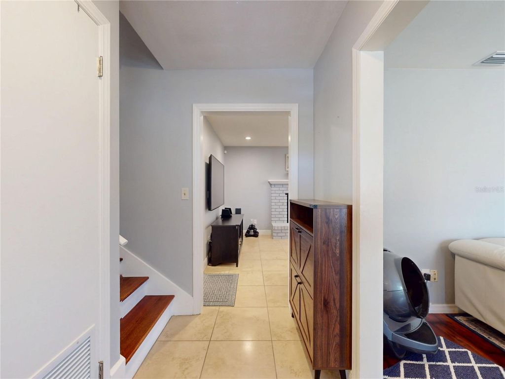 Image 31 of property listing at 303 HERMITS TRAIL, Altamonte Springs, FL 32701