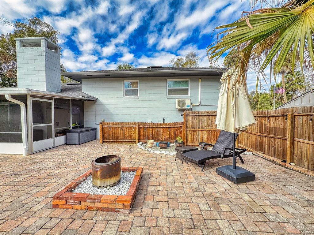 Image 7 of property listing at 303 HERMITS TRAIL, Altamonte Springs, FL 32701