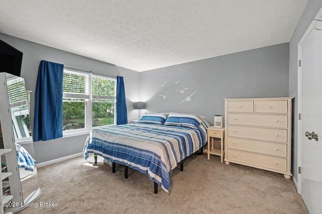 10400 Pinoak View Dr, Jeffersontown, KY 40299