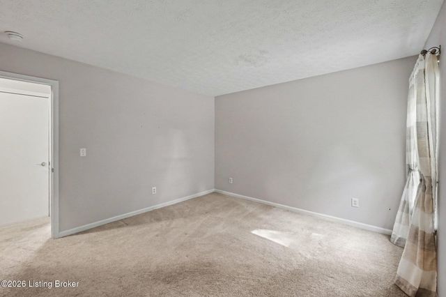 10400 Pinoak View Dr, Jeffersontown, KY 40299