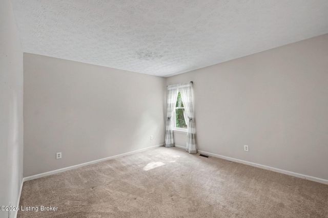 10400 Pinoak View Dr, Jeffersontown, KY 40299